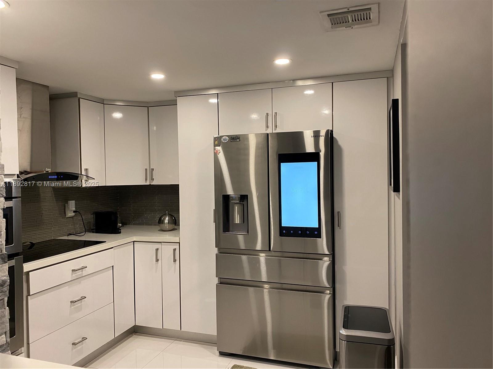 555 NE 15th St # 12J