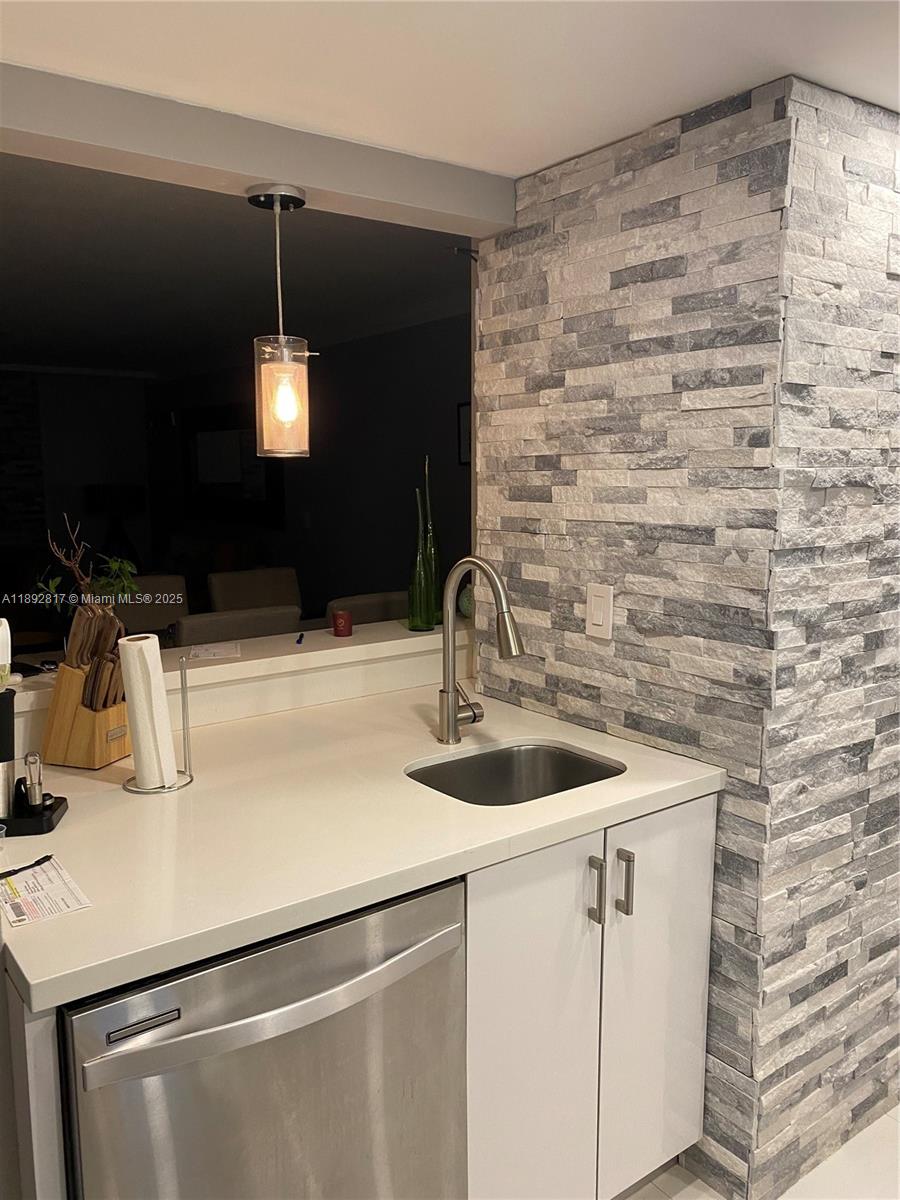 555 NE 15th St # 12J