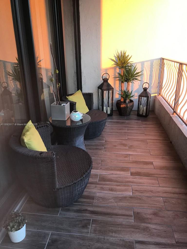 555 NE 15th St # 12J