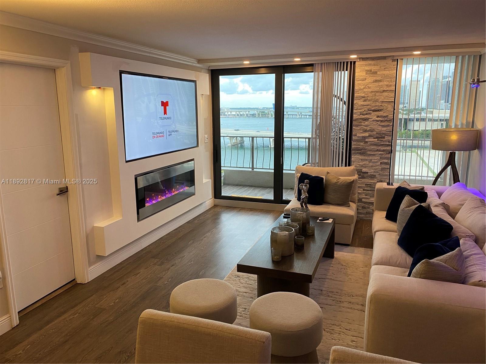 555 NE 15th St # 12J