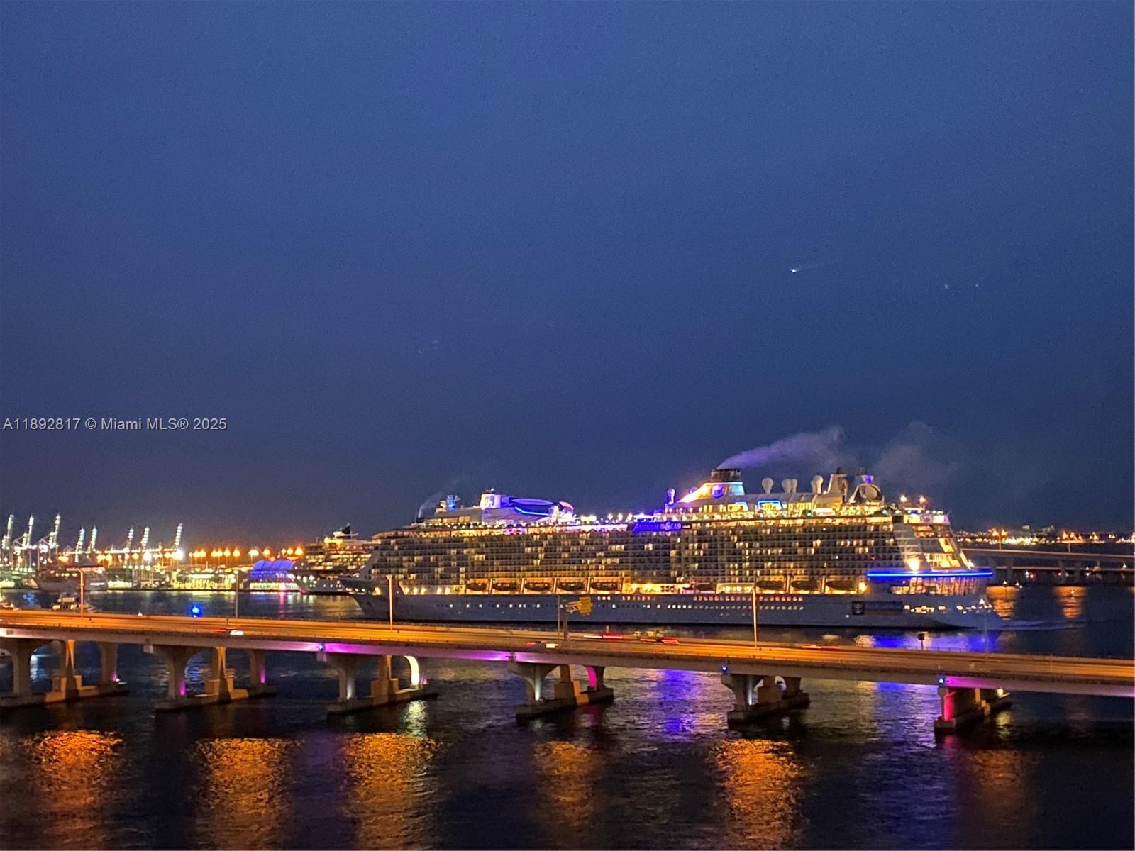 555 NE 15th St # 12J