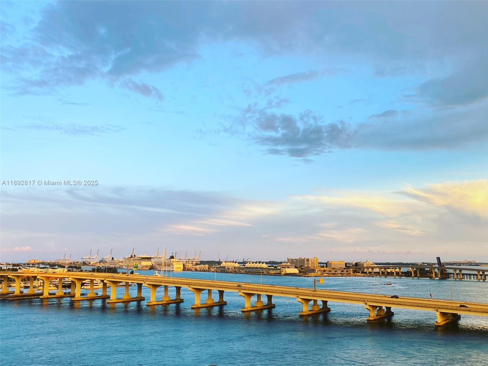 555 NE 15th St # 12J