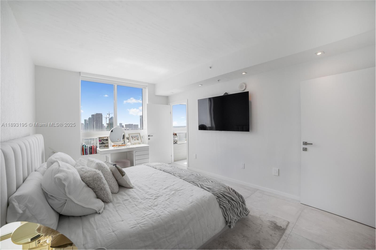 1900 N Bayshore Dr # 4411