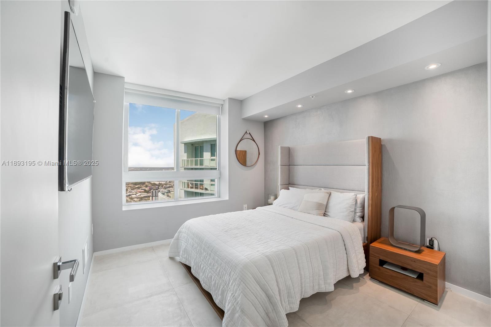 1900 N Bayshore Dr # 4411