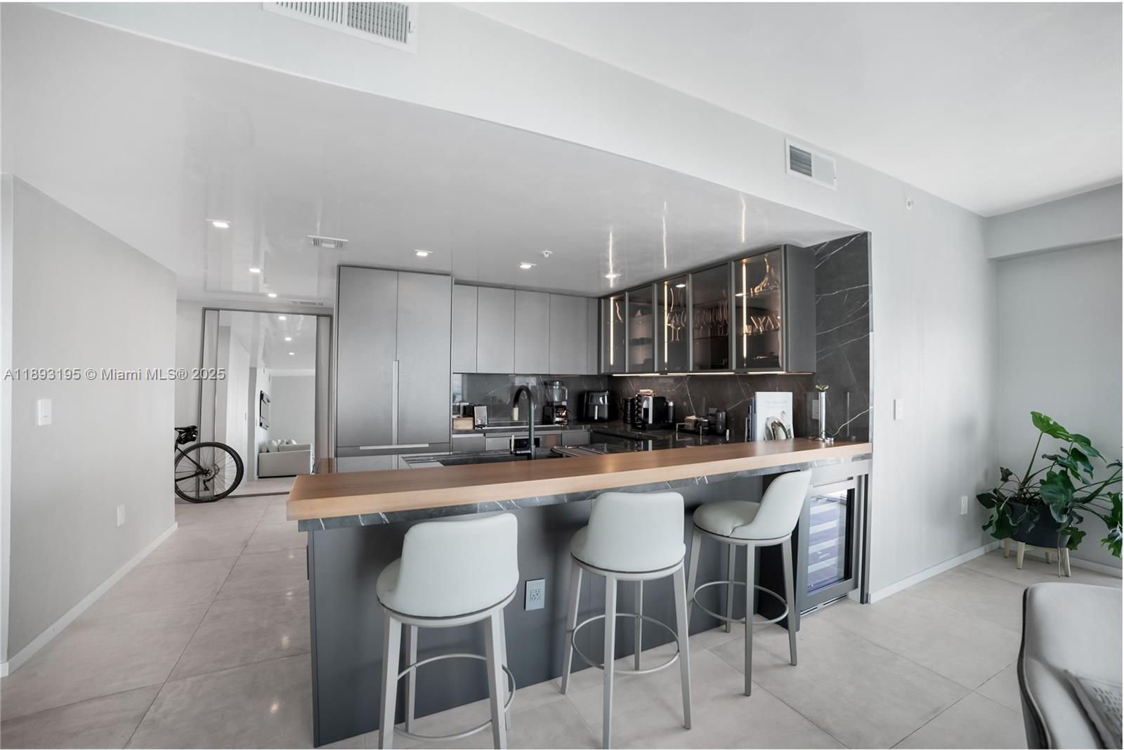 1900 N Bayshore Dr # 4411