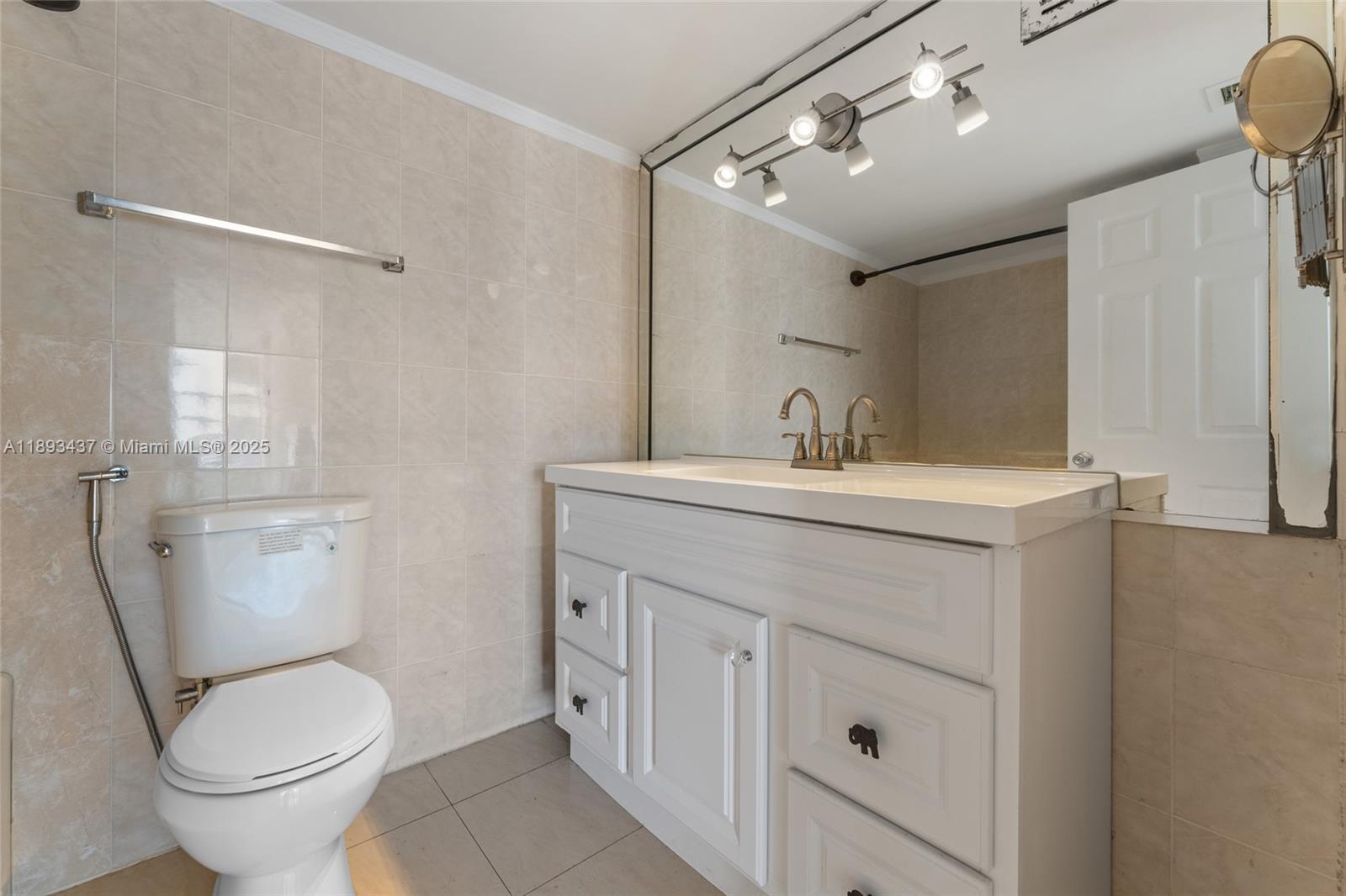 18061 BISCAYNE # 1701