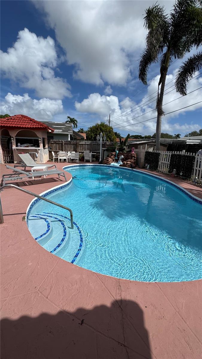 4390 NW 4th Ct