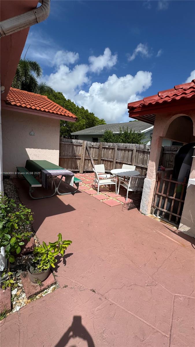 4390 NW 4th Ct