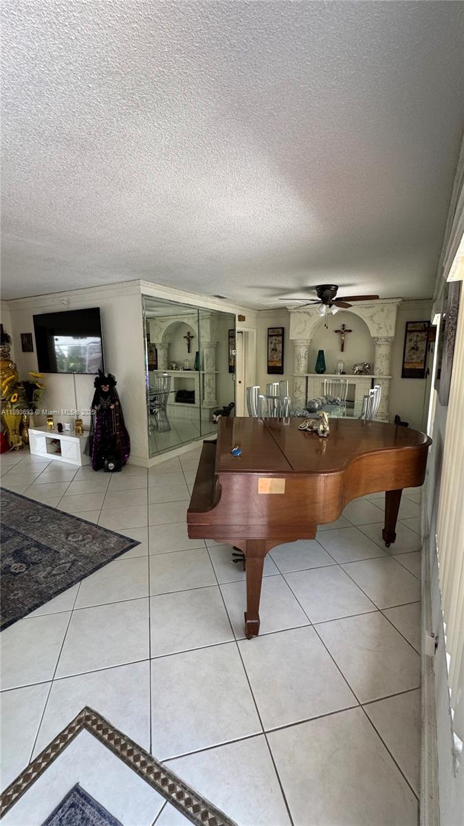 4390 NW 4th Ct