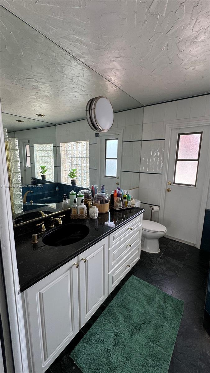 4390 NW 4th Ct