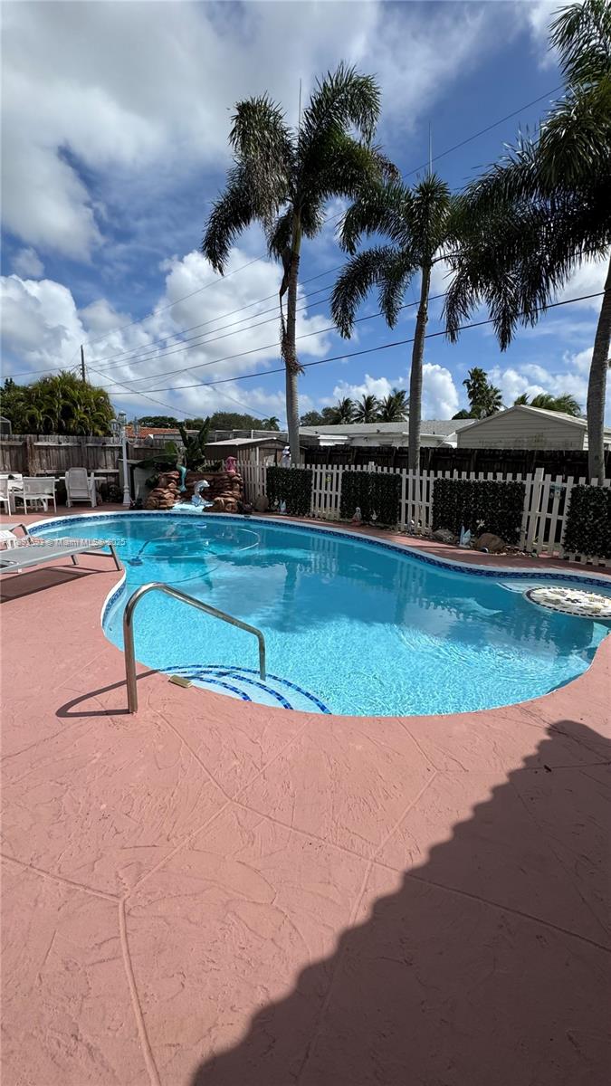 4390 NW 4th Ct