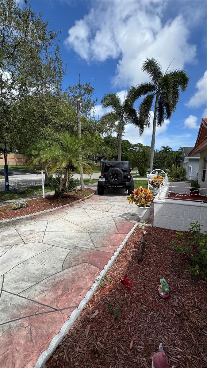 4390 NW 4th Ct