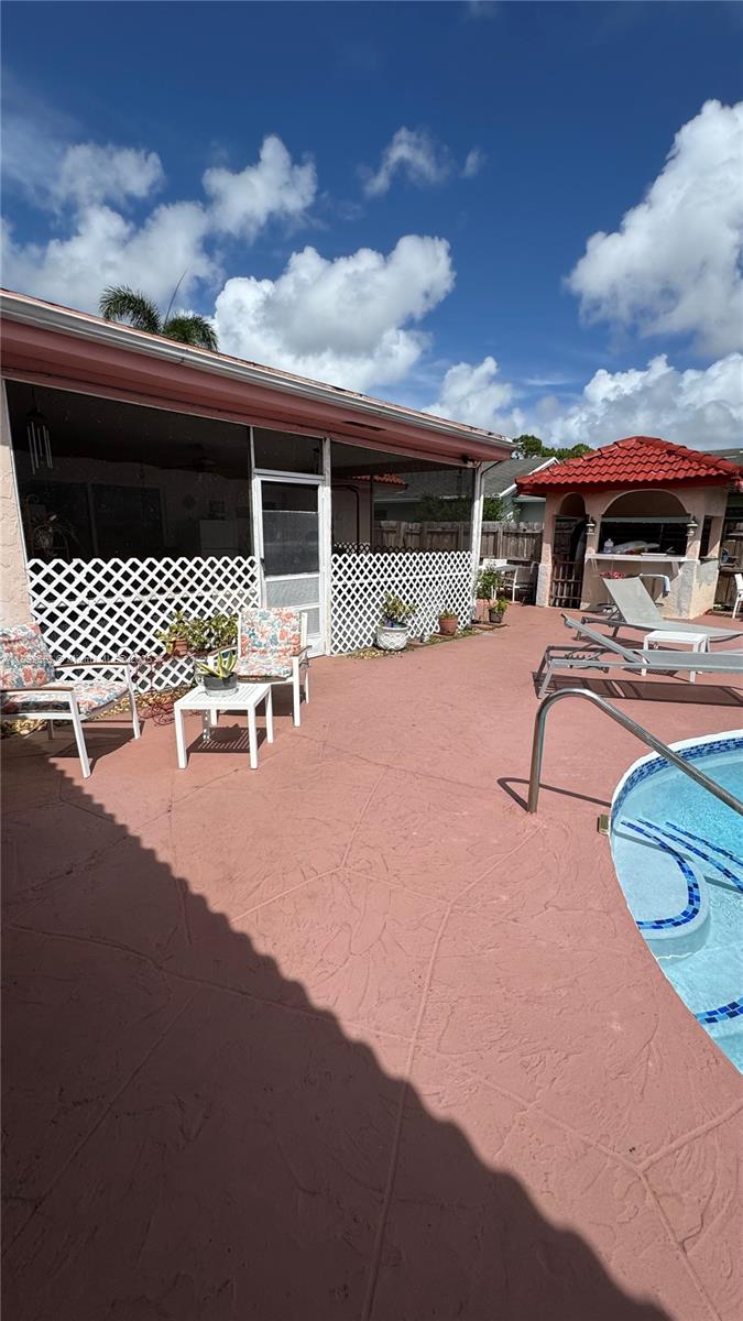4390 NW 4th Ct