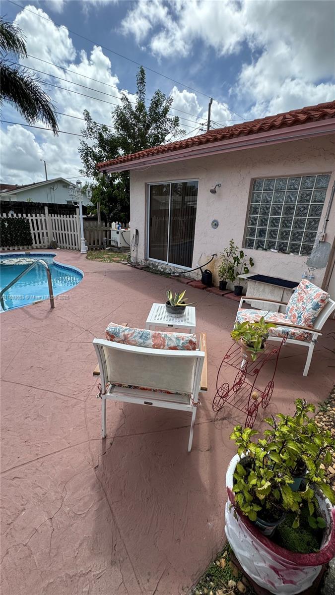 4390 NW 4th Ct