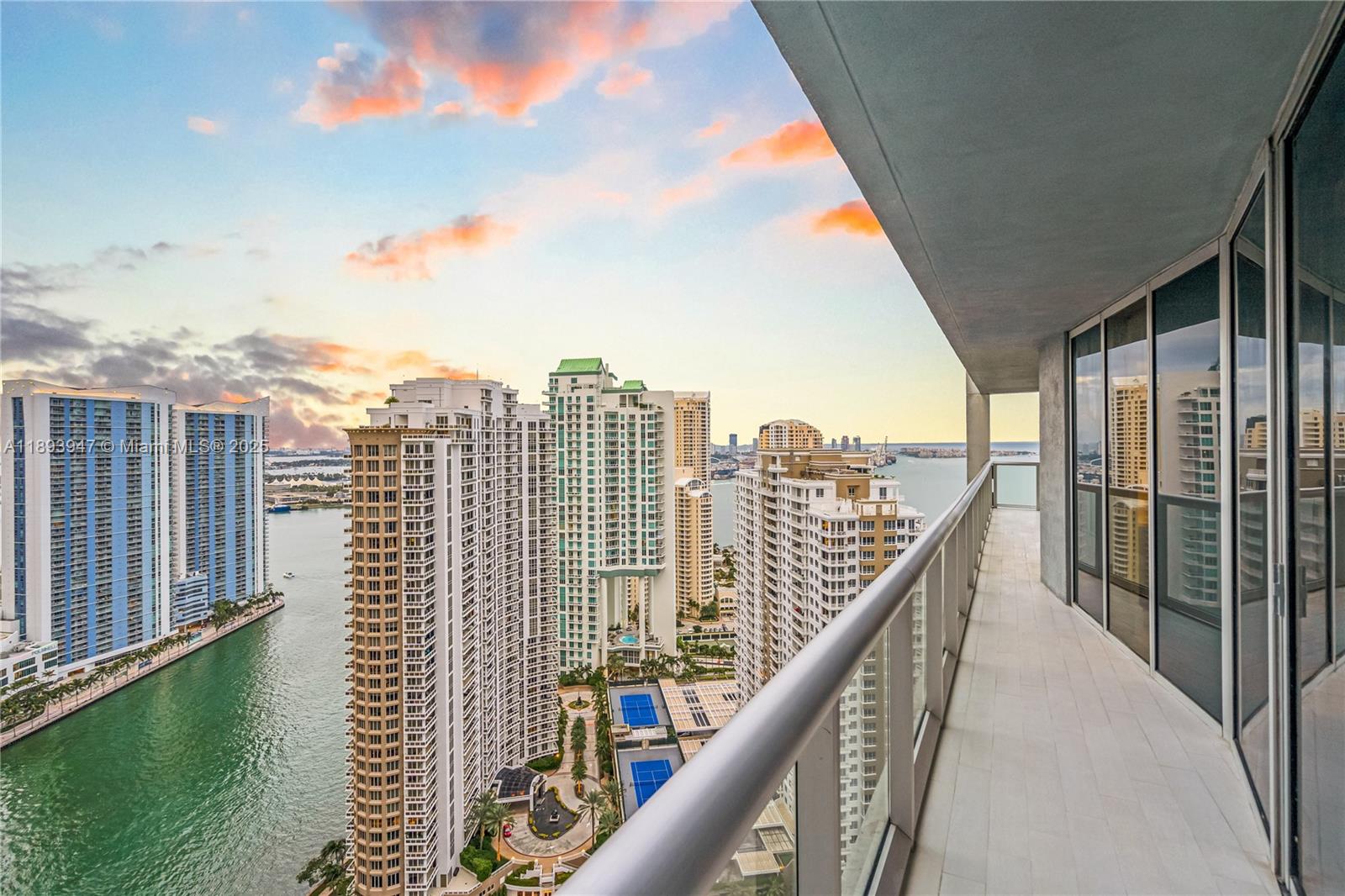 495 Brickell Ave # 3502
