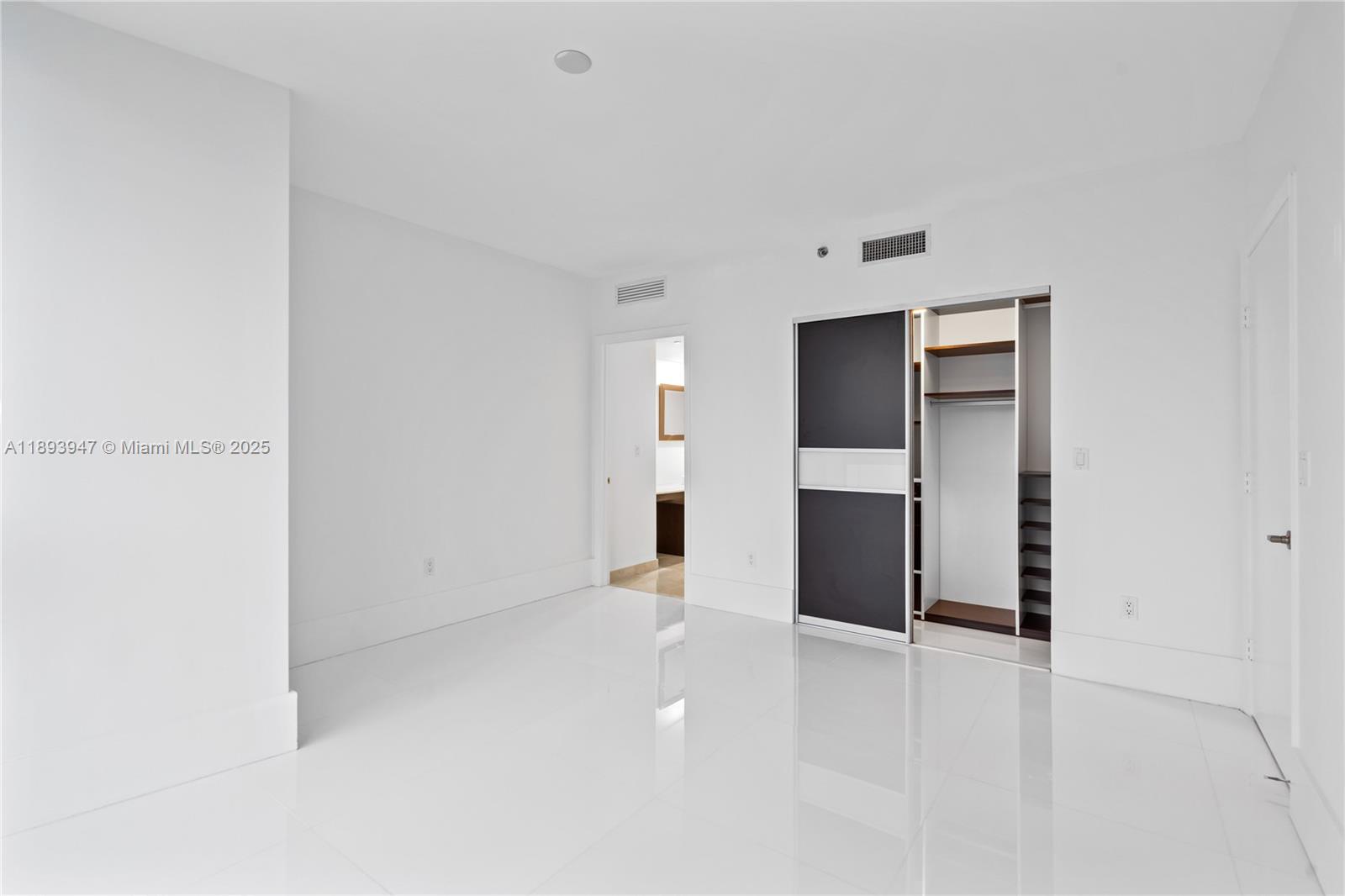 495 Brickell Ave # 3502