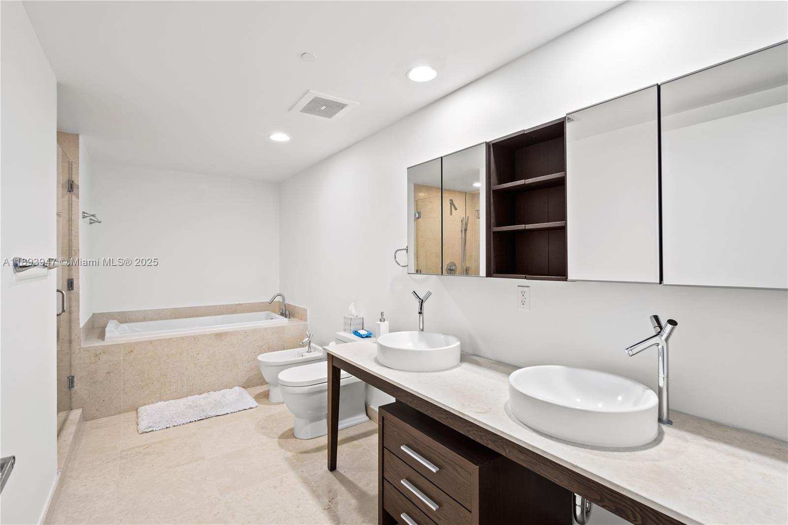 495 Brickell Ave # 3502