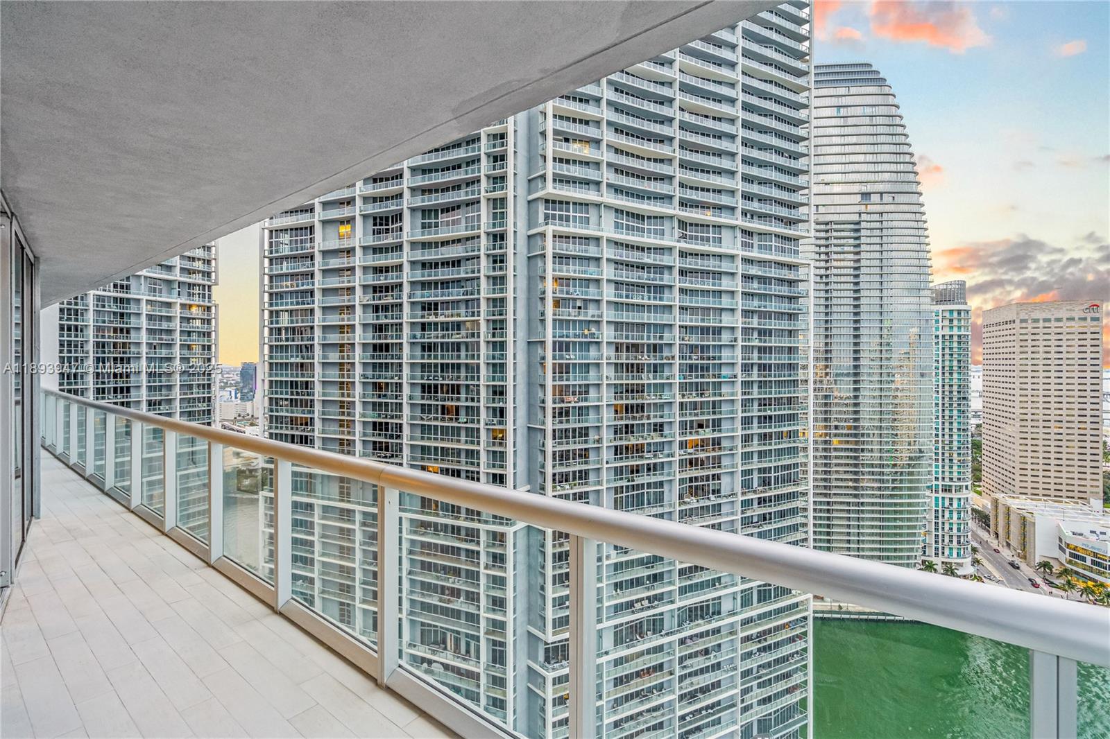 495 Brickell Ave # 3502