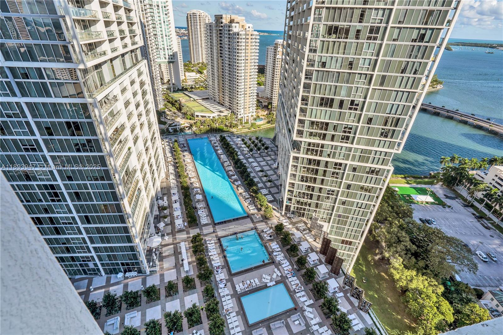 495 Brickell Ave # 3502