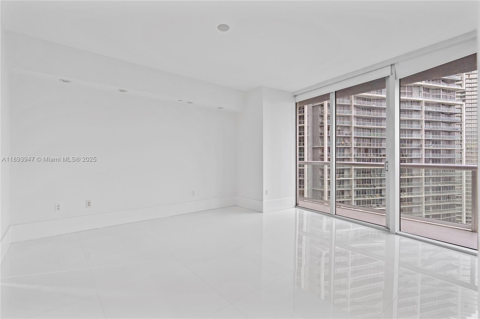 495 Brickell Ave # 3502
