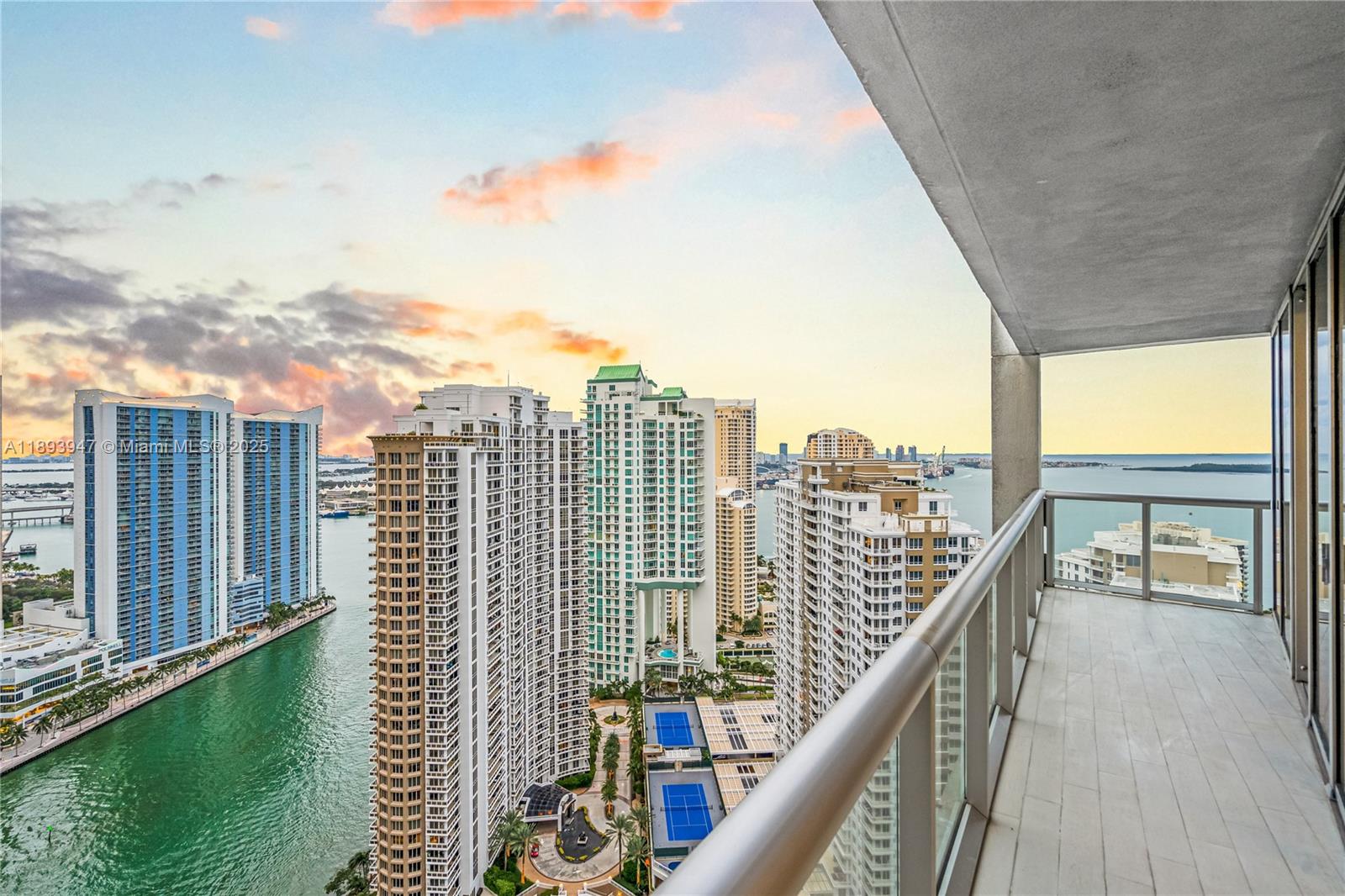 495 Brickell Ave # 3502