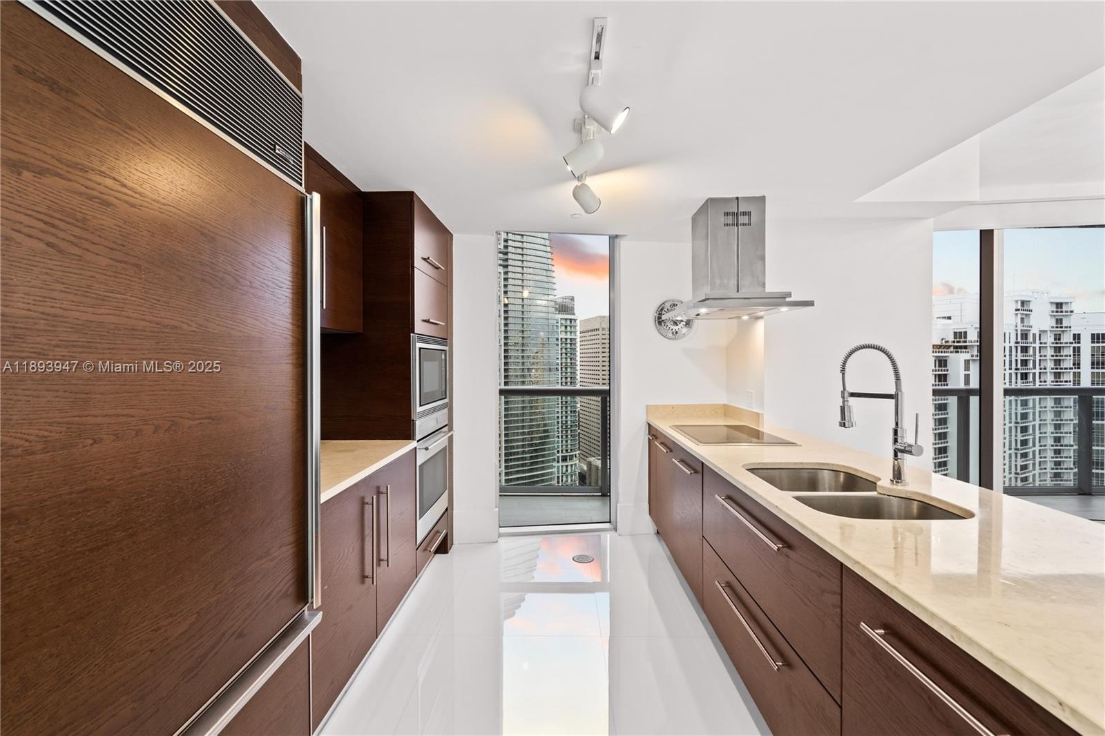 495 Brickell Ave # 3502