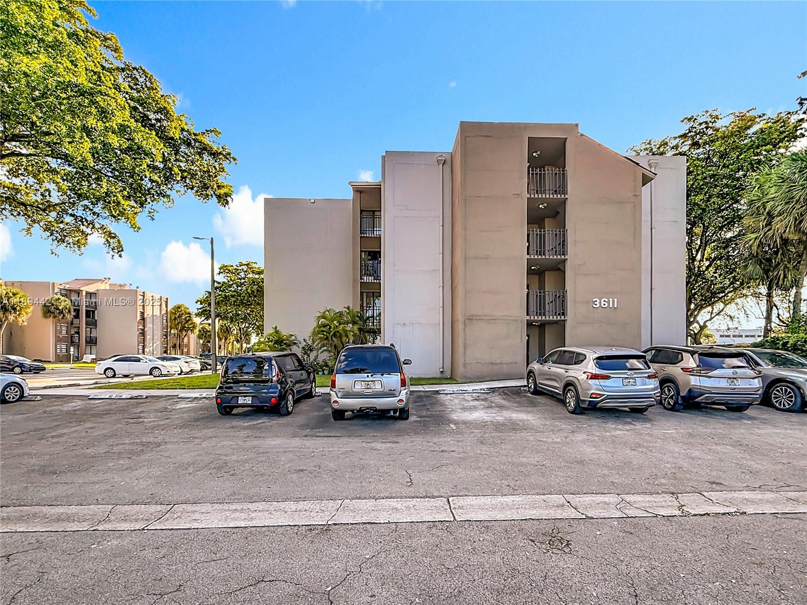 3611 SW 117th Ave # 207 Unit: 10-207
