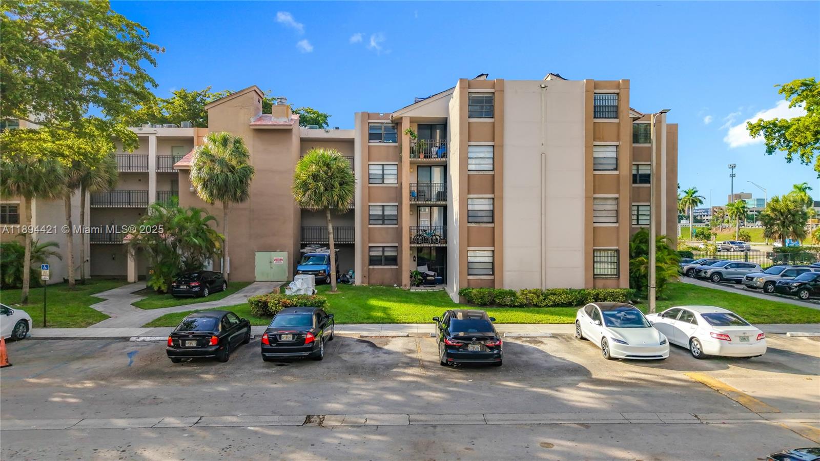 3611 SW 117th Ave # 207 Unit: 10-207