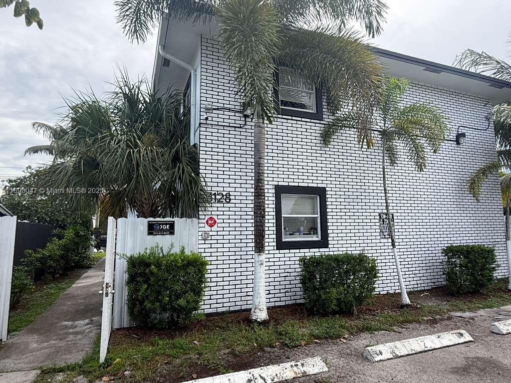 3128 SW 12th Place # 4