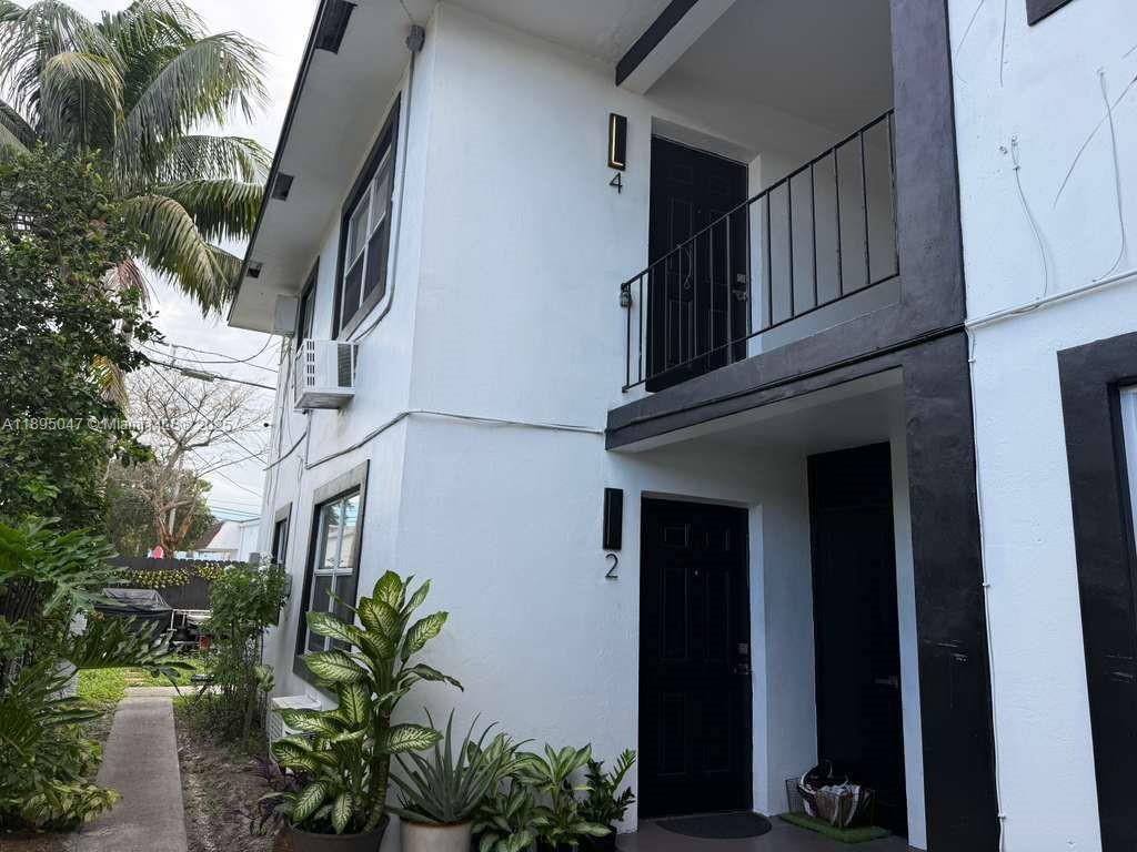 3128 SW 12th Place # 4