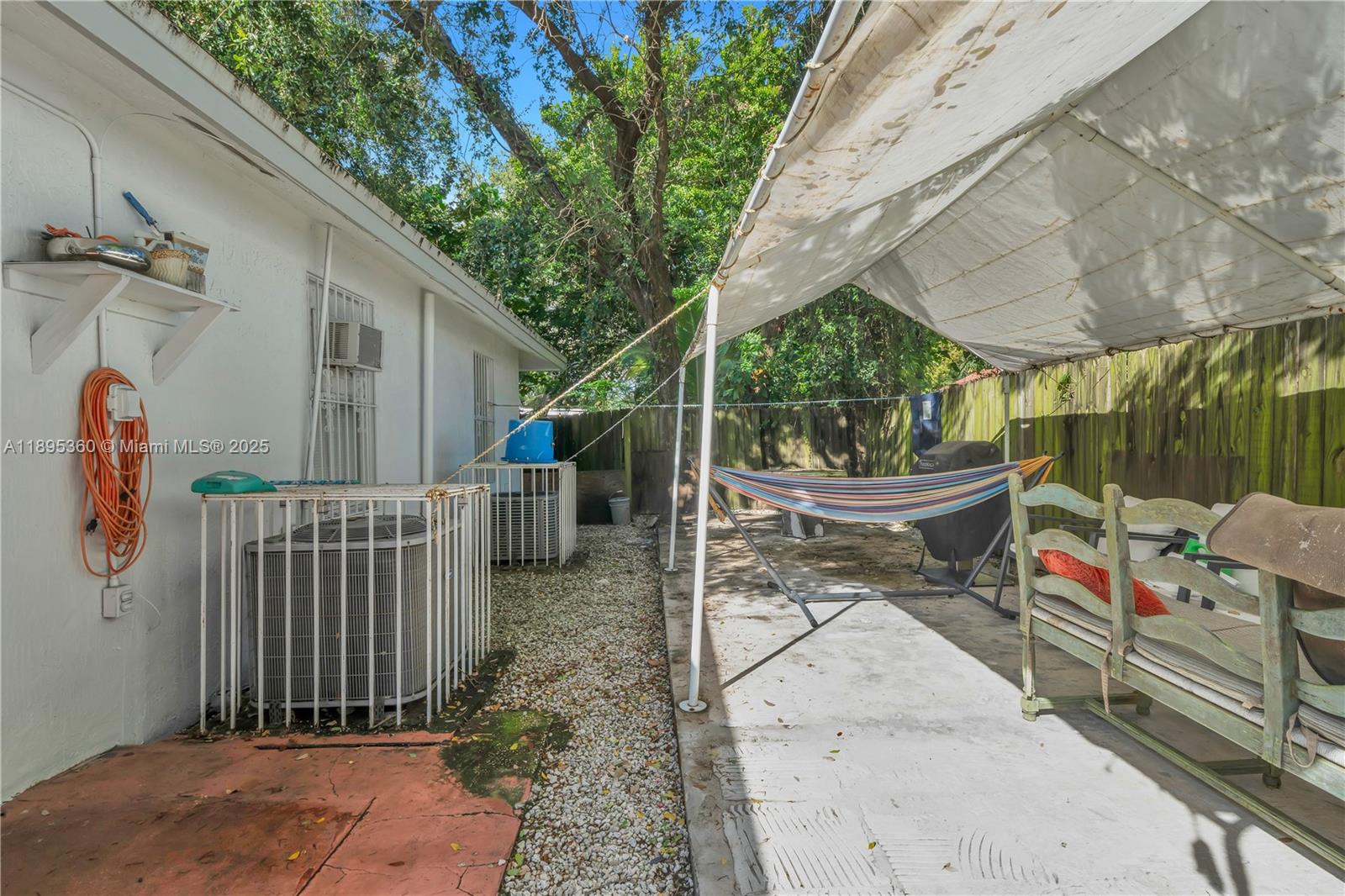 285 NW 39th St
