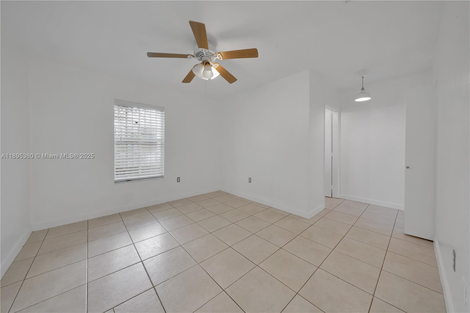 285 NW 39th St