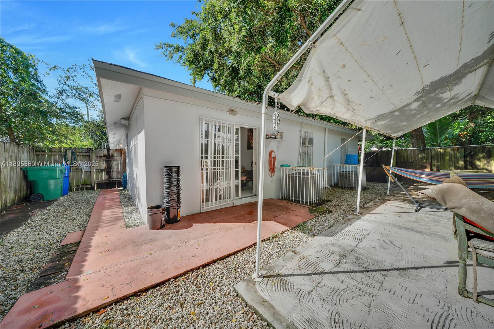 285 NW 39th St