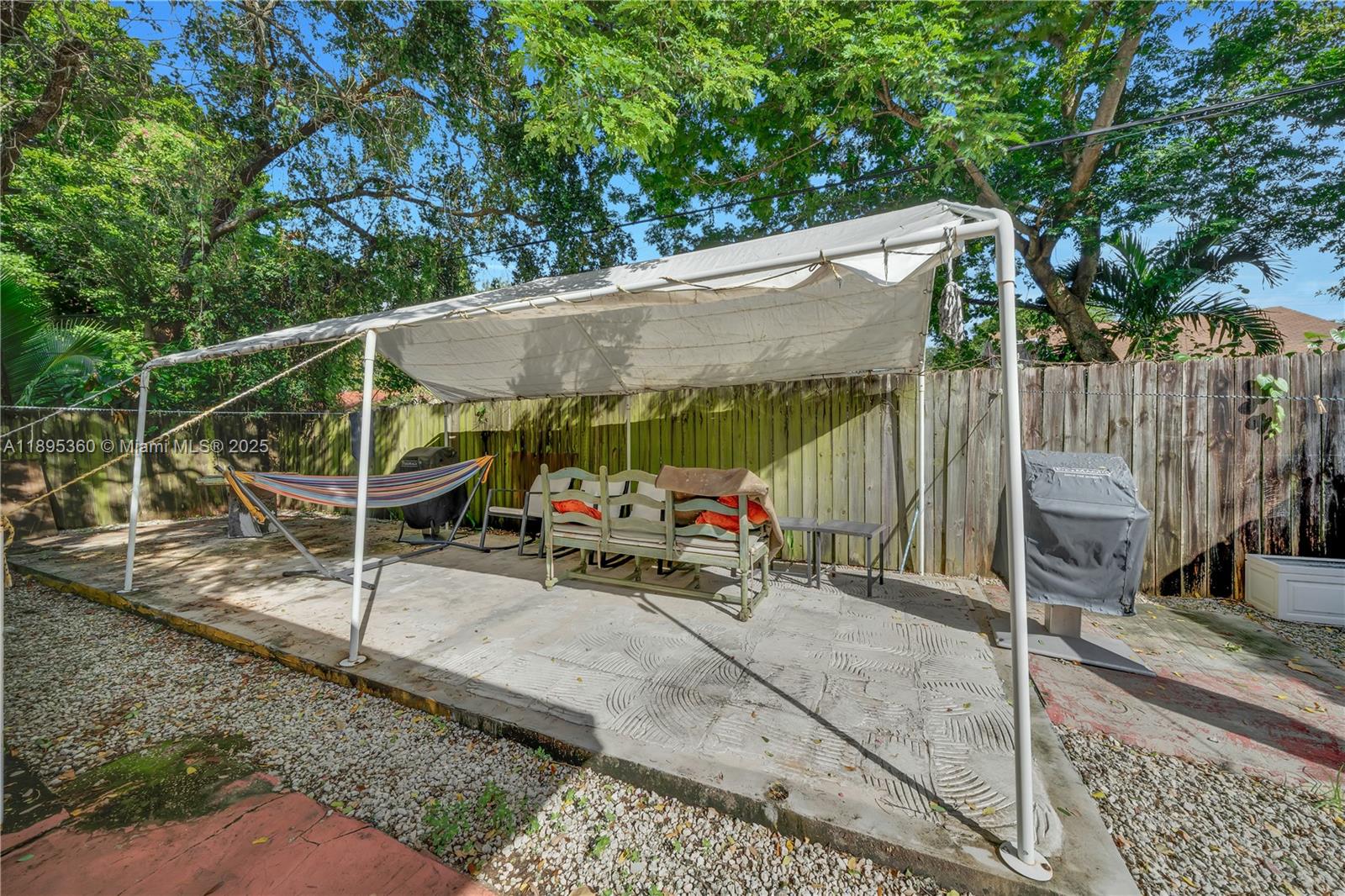 285 NW 39th St