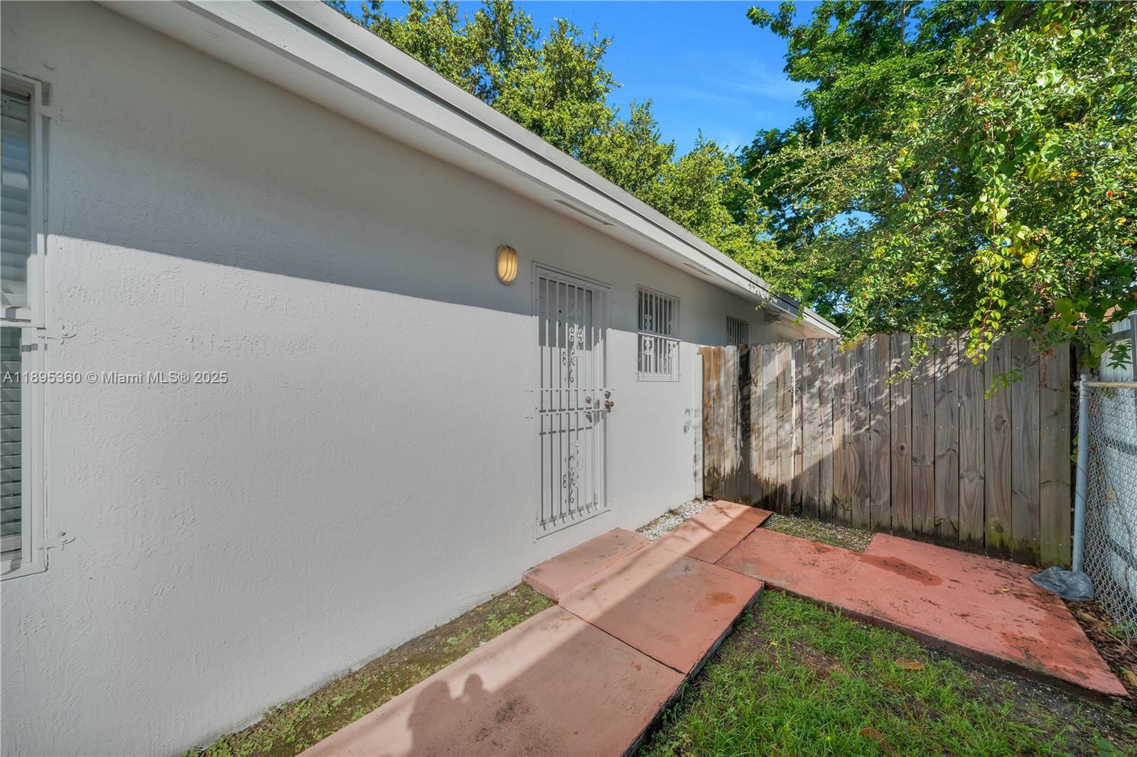 285 NW 39th St