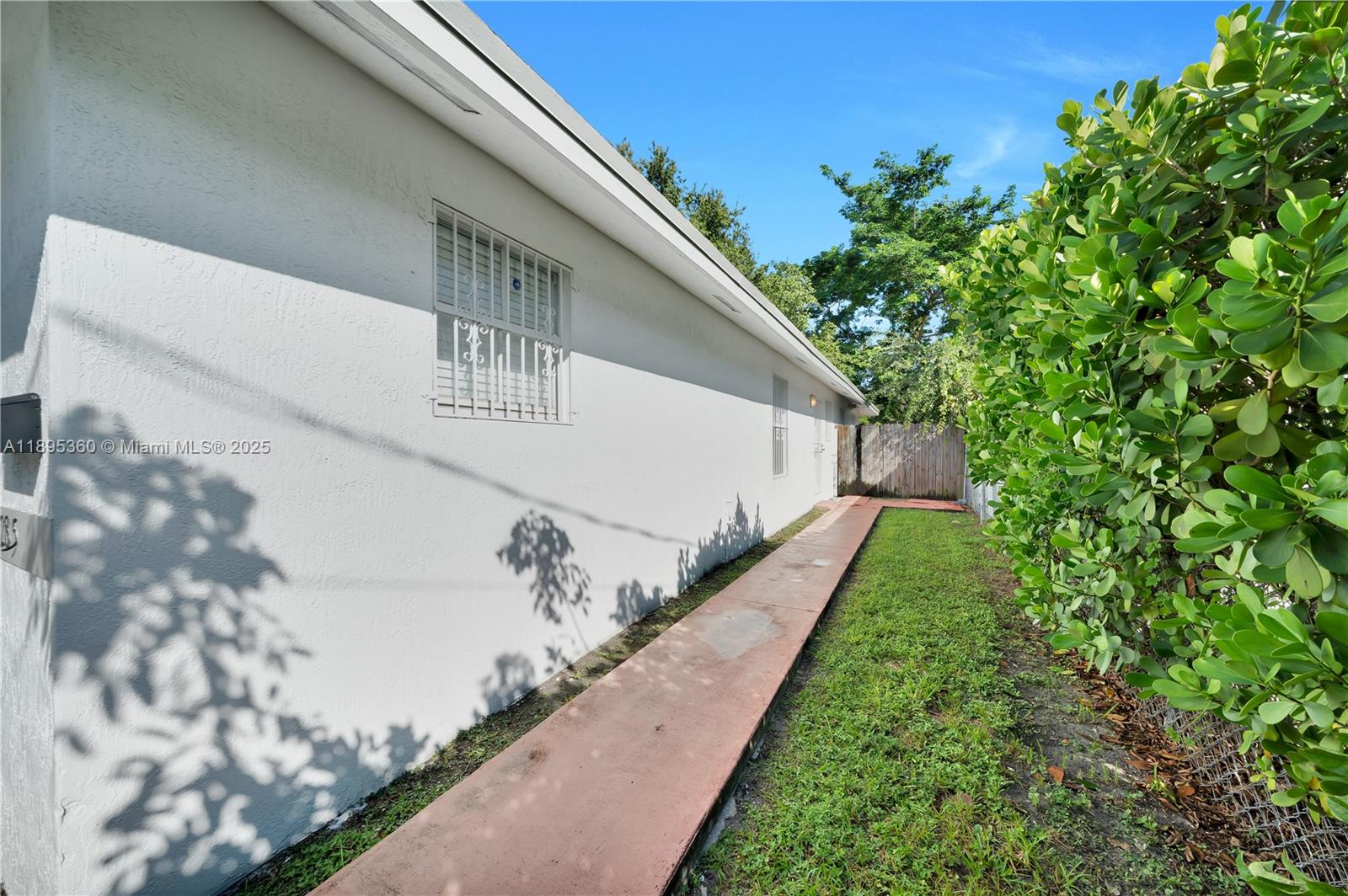 285 NW 39th St