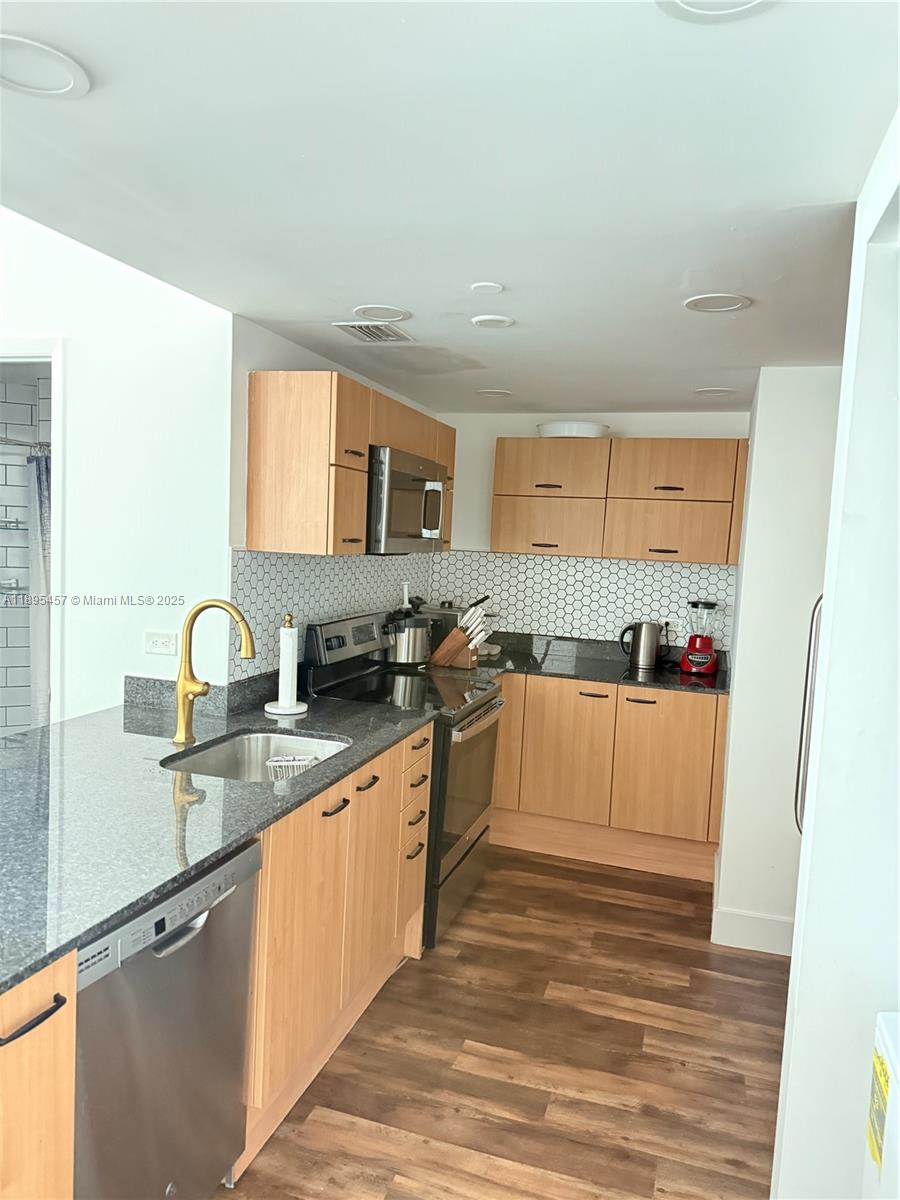 350 S Miami Ave Unit: 1803