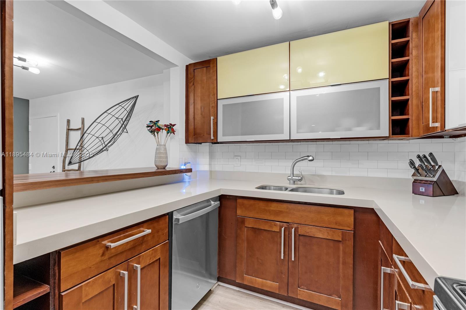 5845 Collins Ave # 201