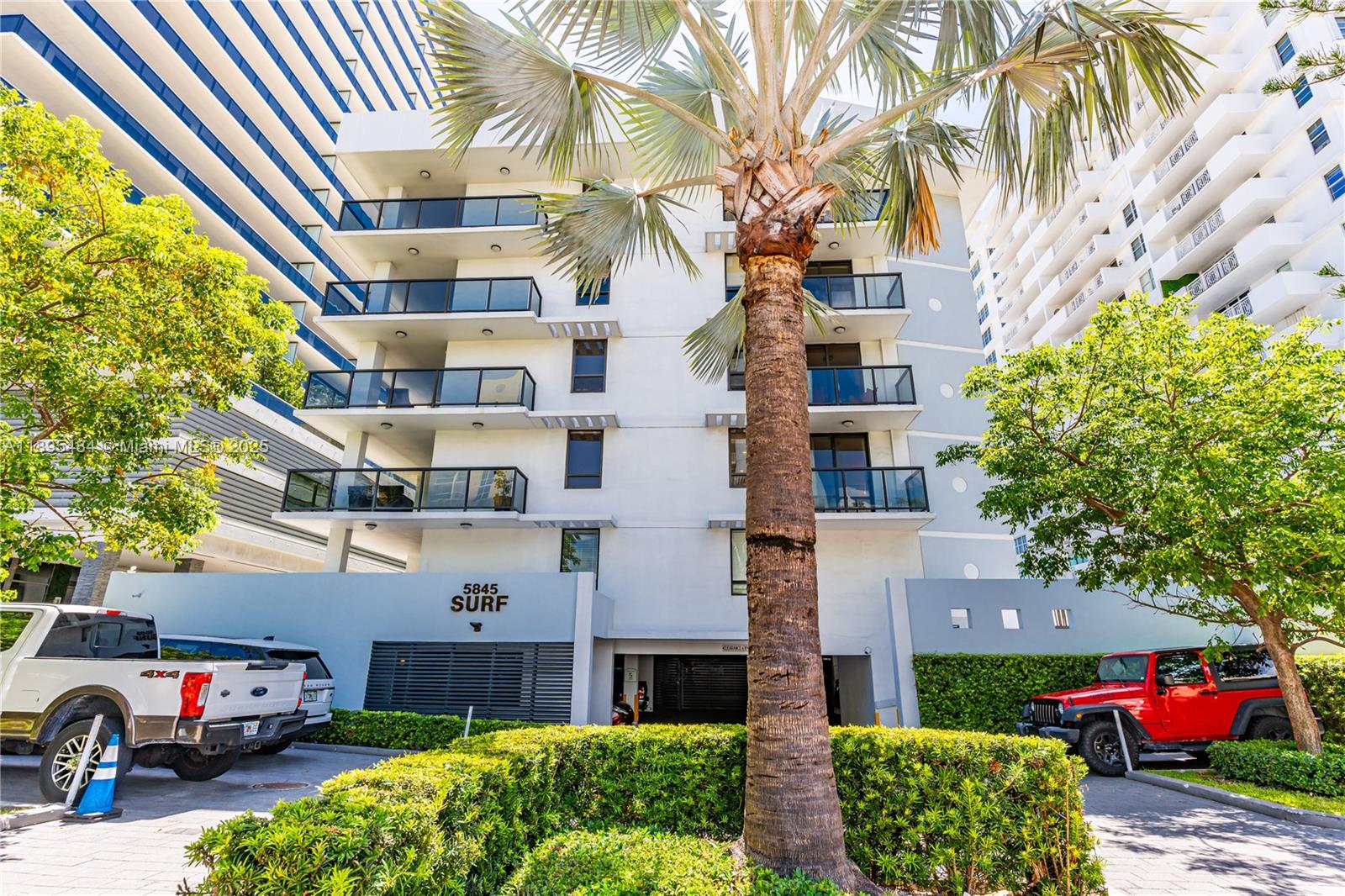 5845 Collins Ave # 201