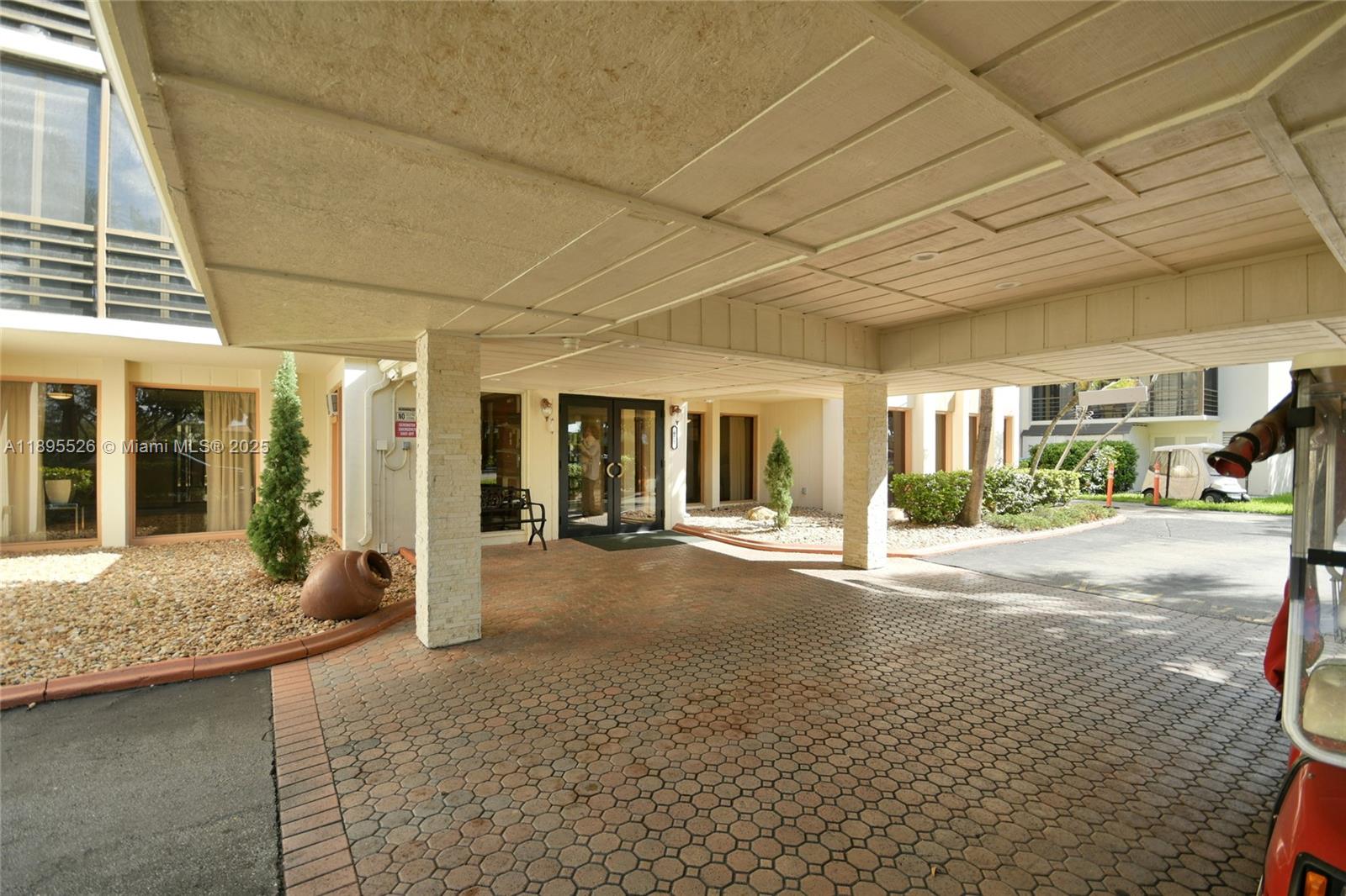 671 NE 195th St Unit: 416-E