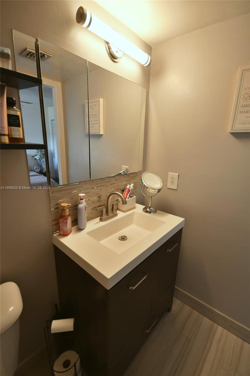 671 NE 195th St Unit: 416-E