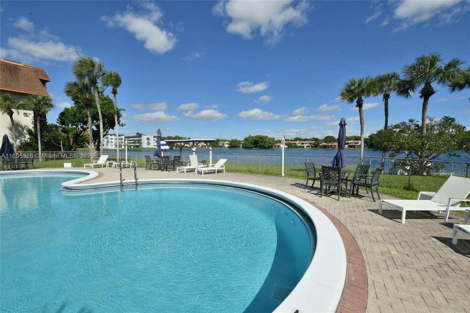 671 NE 195th St Unit: 416-E