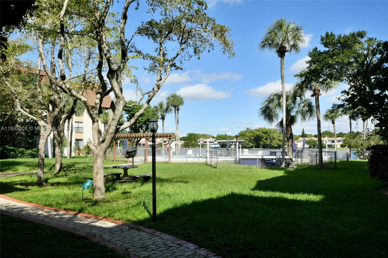 671 NE 195th St Unit: 416-E