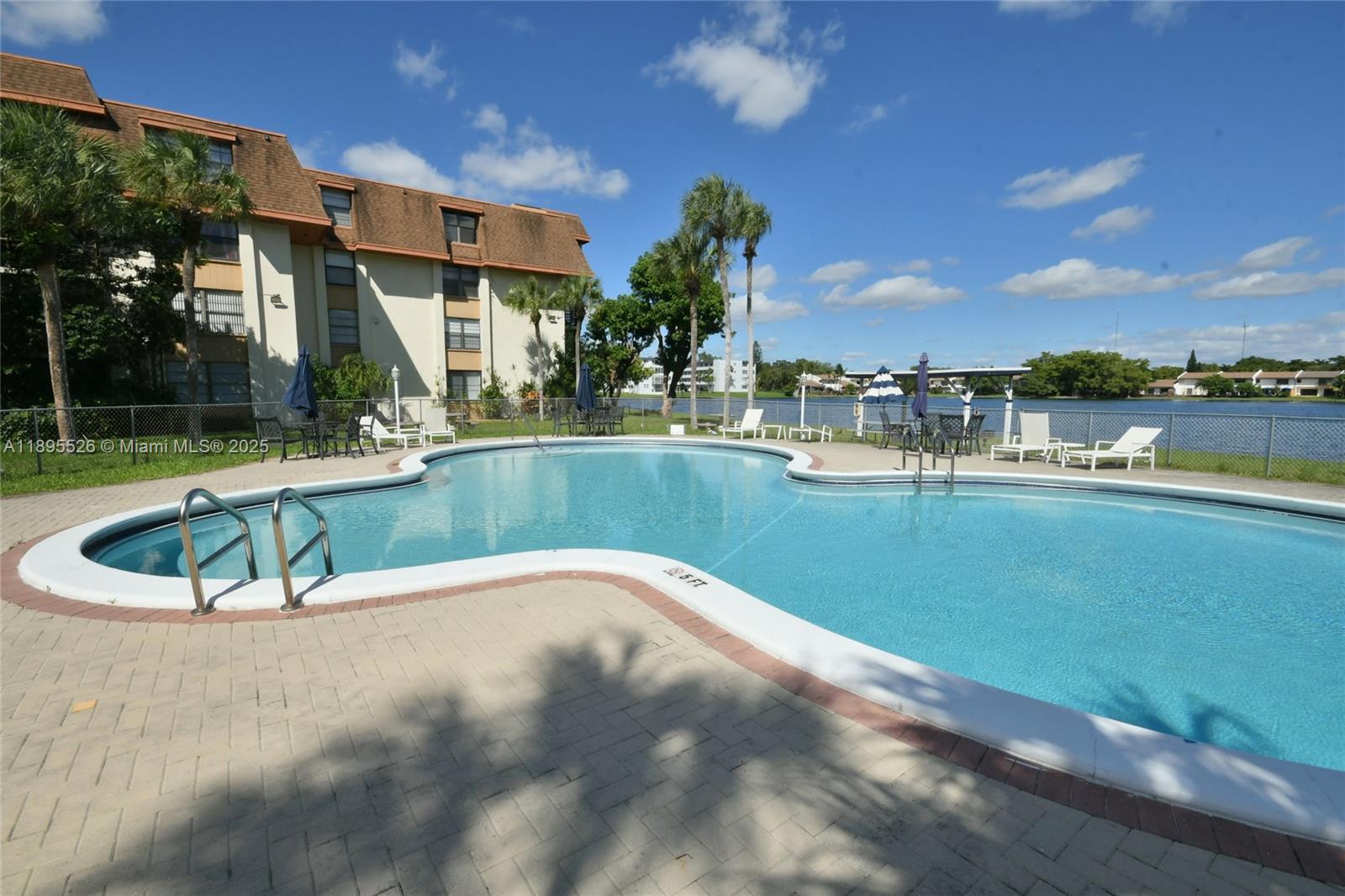 671 NE 195th St Unit: 416-E