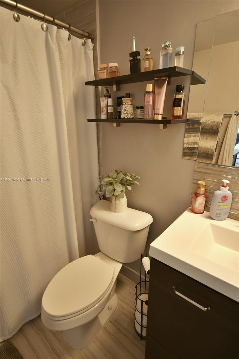 671 NE 195th St Unit: 416-E