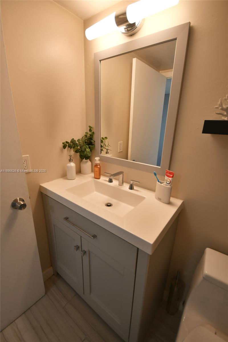 671 NE 195th St Unit: 416-E