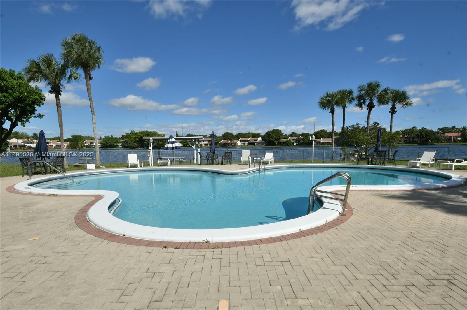 671 NE 195th St Unit: 416-E