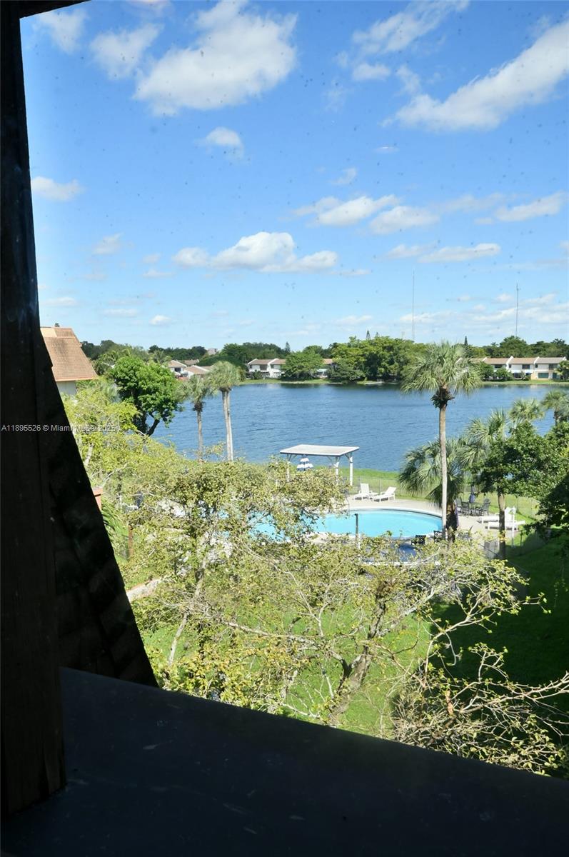 671 NE 195th St Unit: 416-E