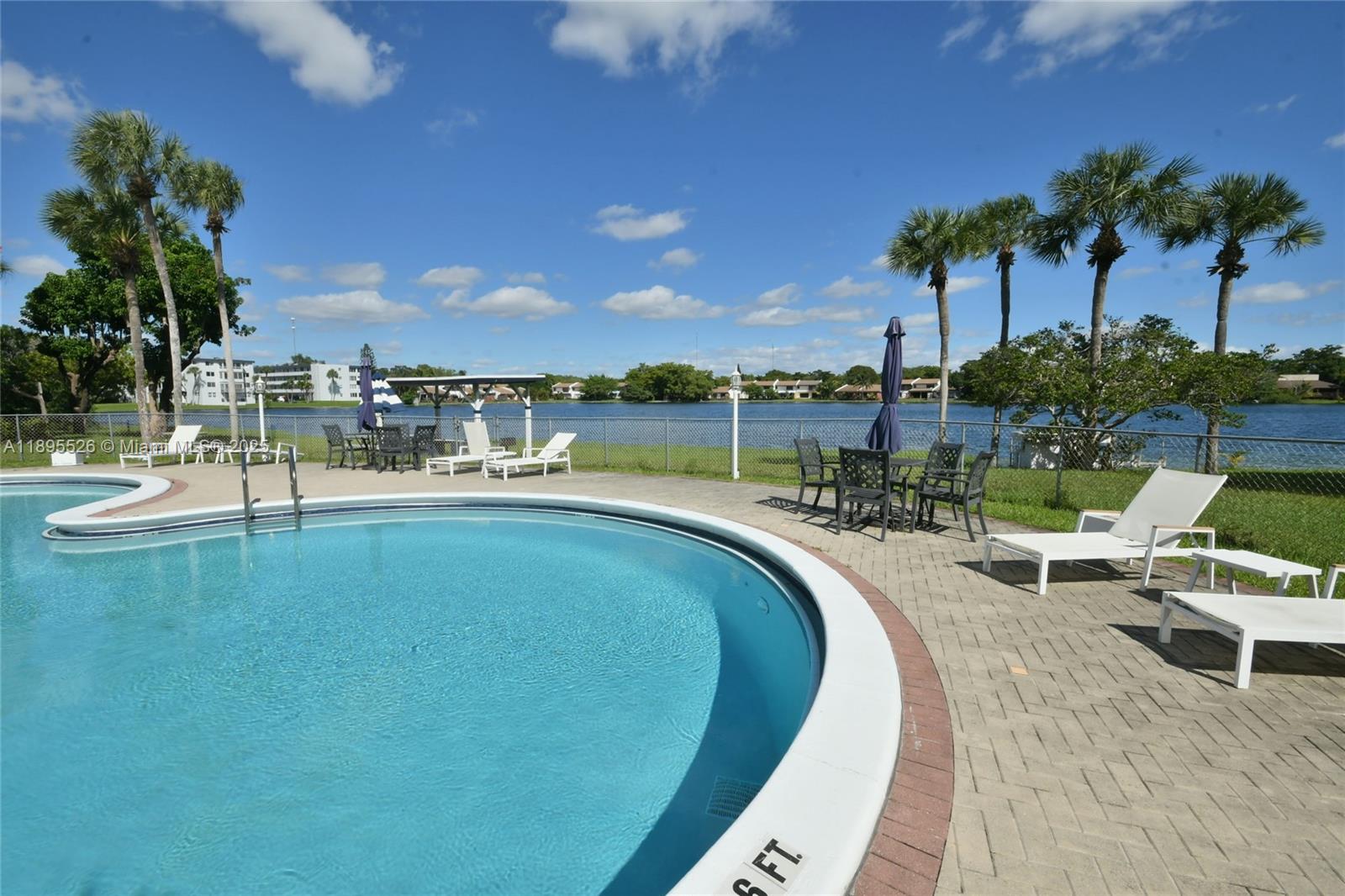 671 NE 195th St Unit: 416-E