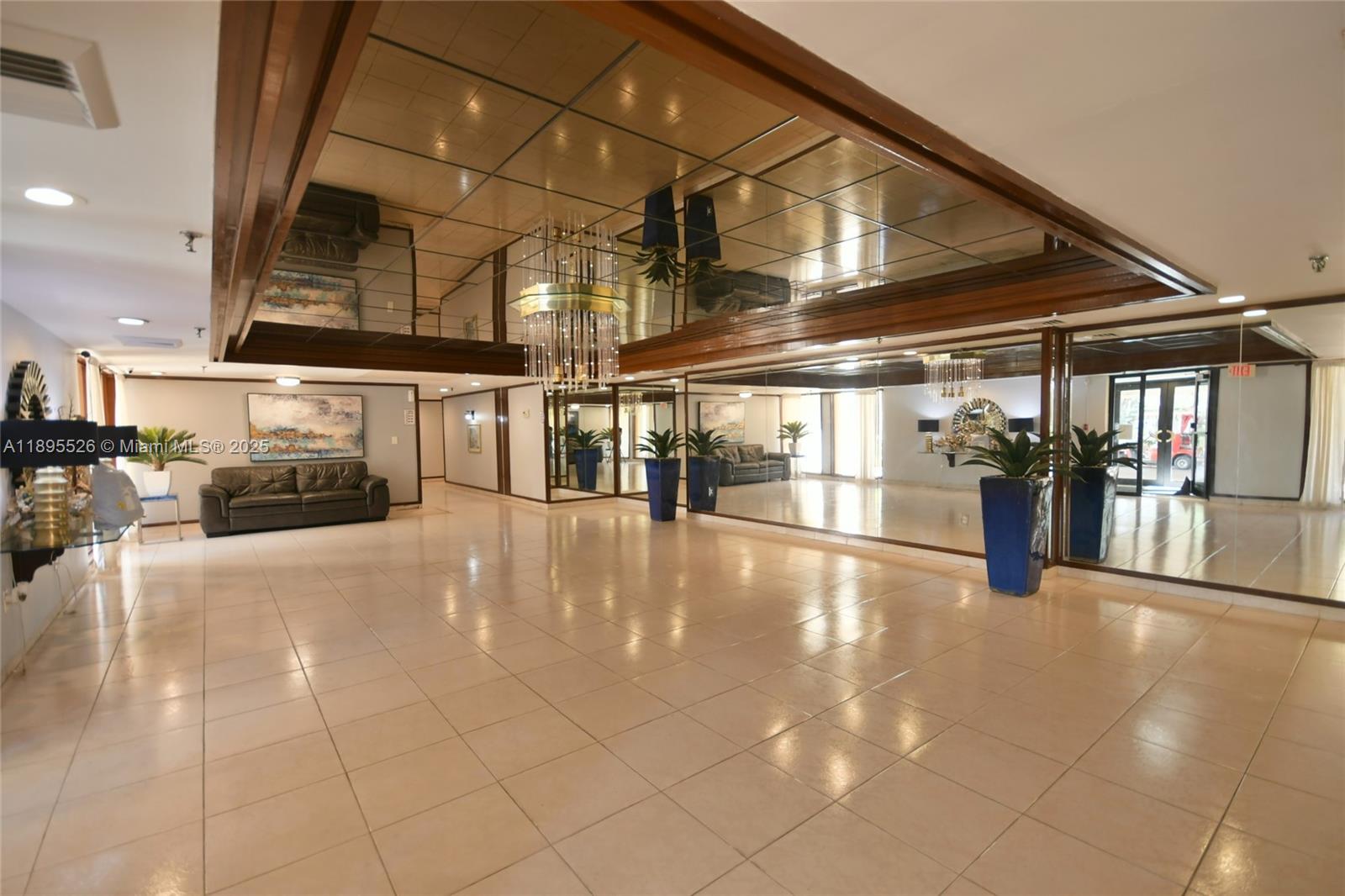 671 NE 195th St Unit: 416-E